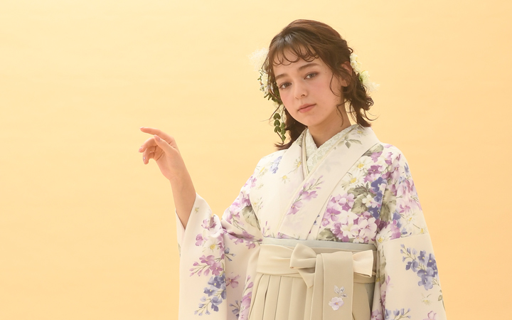 卒業式 袴の流行 トレンドと魅力 選び方◎ベージュの袴に合う着物の色は？
