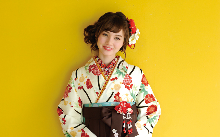 卒業式 袴の流行と魅力 選び方◎茶色の袴に合う着物の色は？